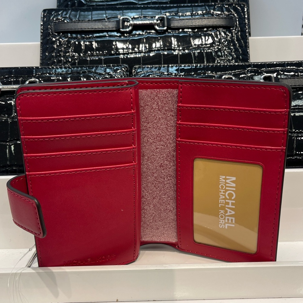 MICHAEL KORS Jet Set Medium Printed Signature Logo Bifold Wallet
Dark Raspberry - Picture 13 of 16
